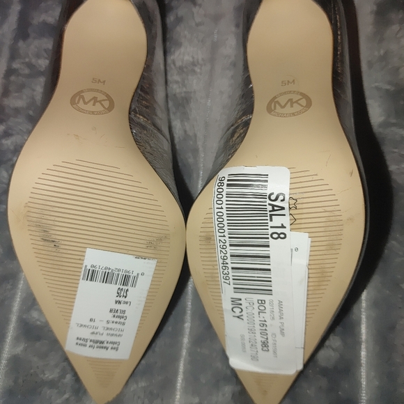 Michael Kors Silver Heels with Pointed Toe and Metallic Finish, Size 5M No Box - Picture 6 of 7